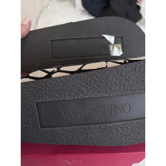 ♥️SOLD!! Valentino FUSSFRIEND SLIDE SANDAL IN TOILE ICONOGRAPHE FABRIC size 38 - Picture 5 of 8